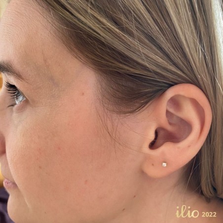 Piatra patrata foarte mica, 2 mm - Cercel aur galben 14K . SE VINDE LA BUCATA!