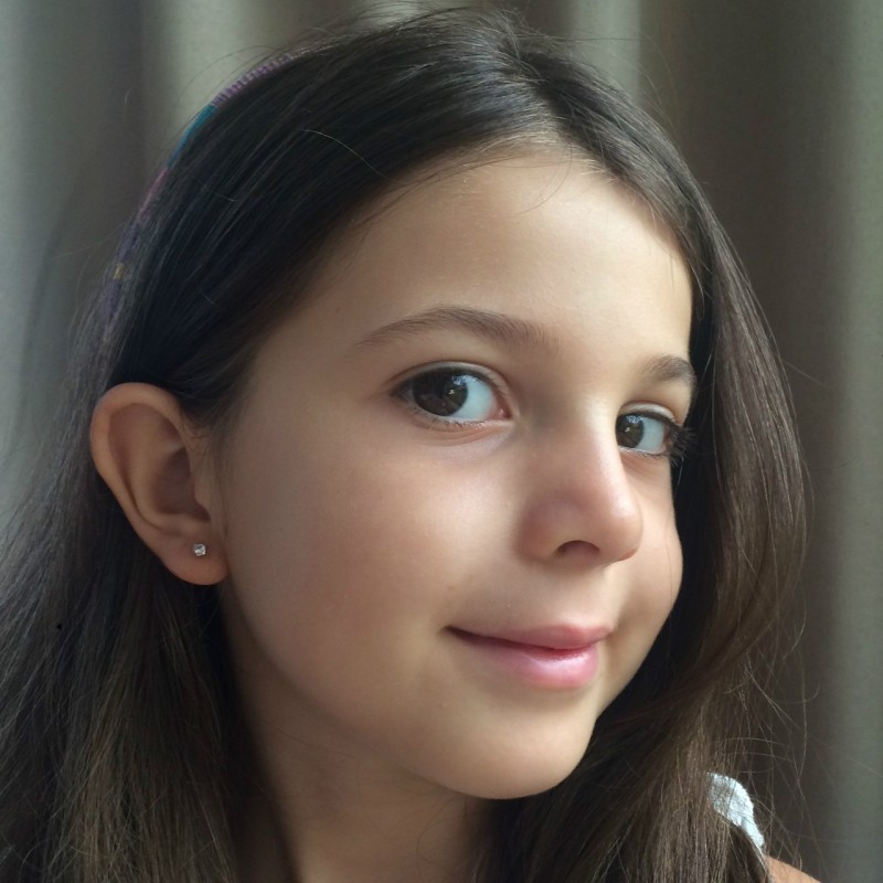 Cercei aur alb 14K Flori mici piatra rosie, 4 mm
